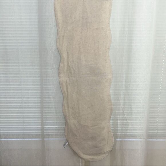 cupcakes & cashmere Ivory Linen White Rust Brown Crochet Pumpkins Table Runner - Picture 3 of 10